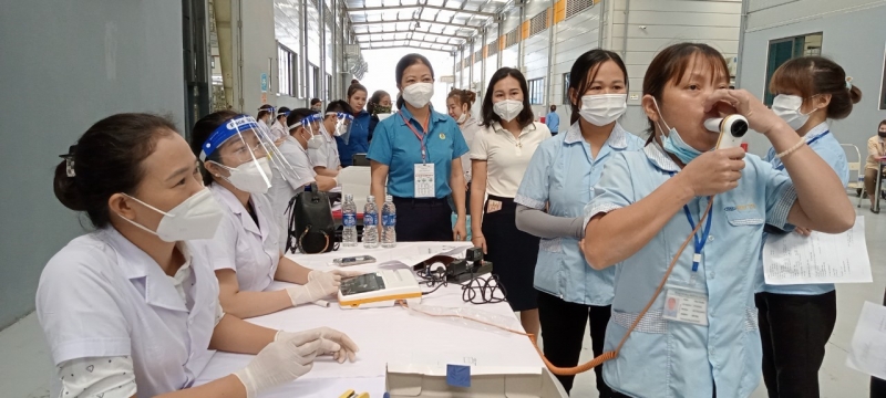 Hơn 1.000 Công nhân lao động Công ty TNHH Haivina Hồng Lĩnh được khám sức khỏe định kì trong Tháng Công nhân